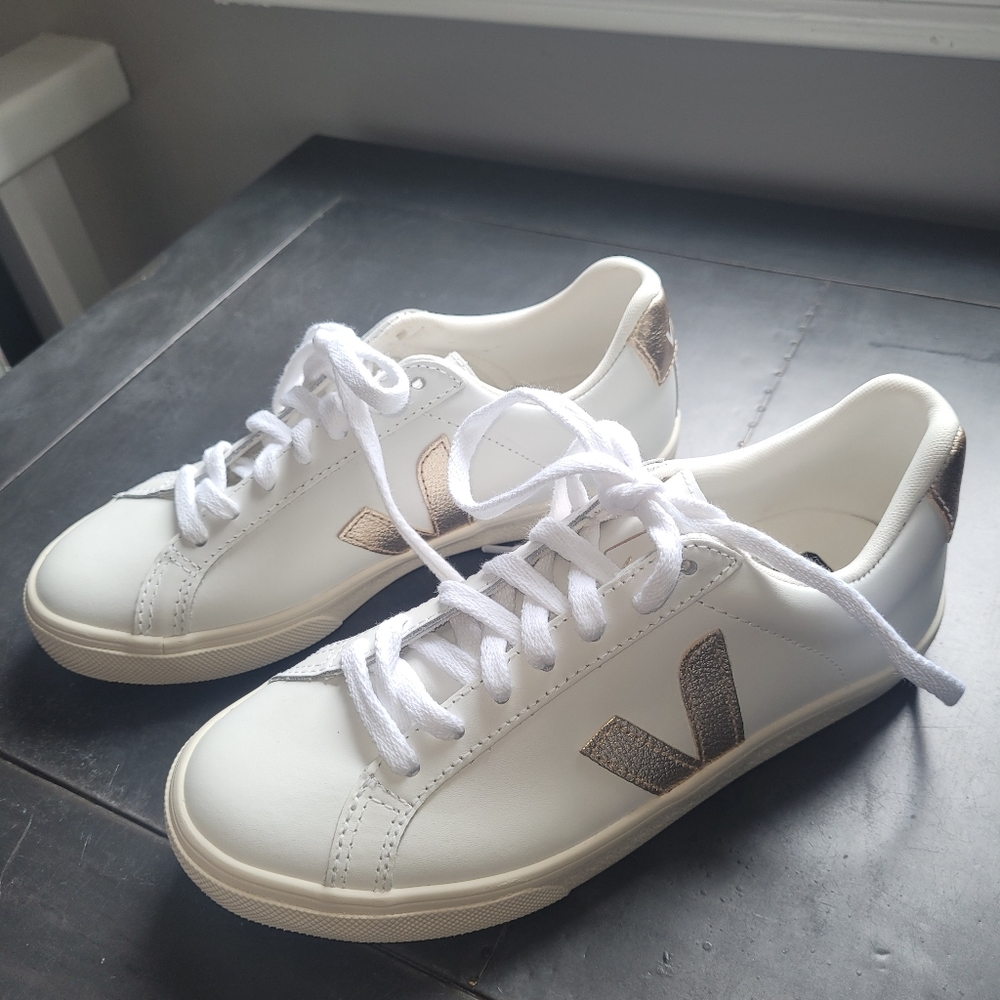 Veja Esplar White and Rose Gold Metallic Platine Size US 4 men  = US 5.5/6 women